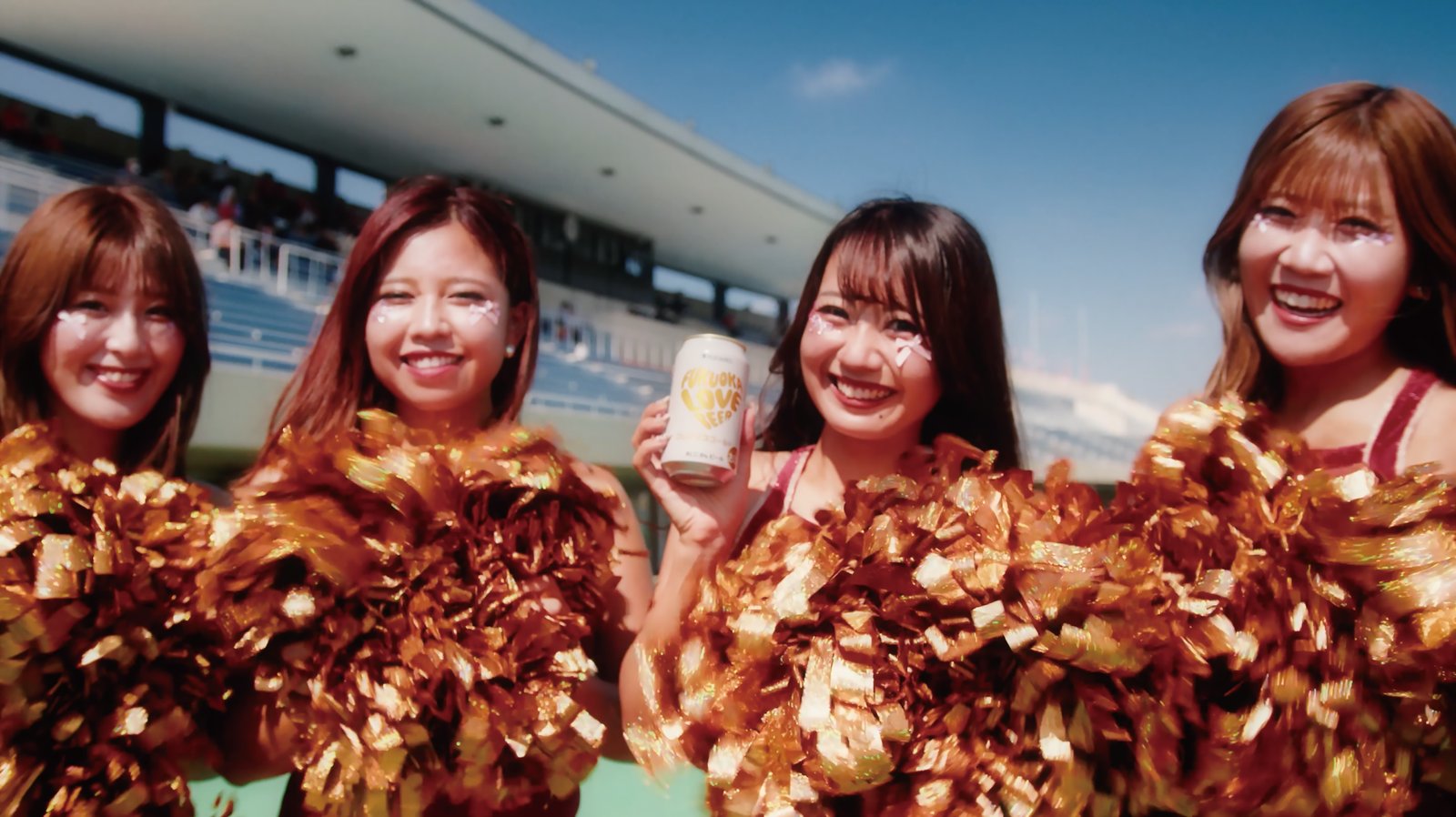 チアリーダーとPLEIADES BEER